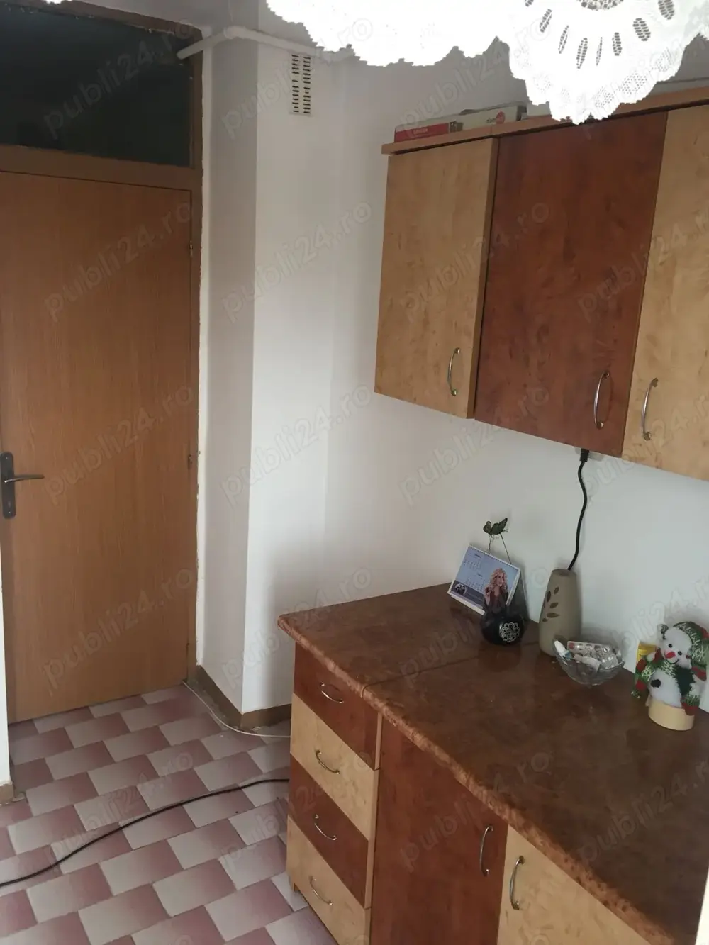 Închiriez cameră apartament 