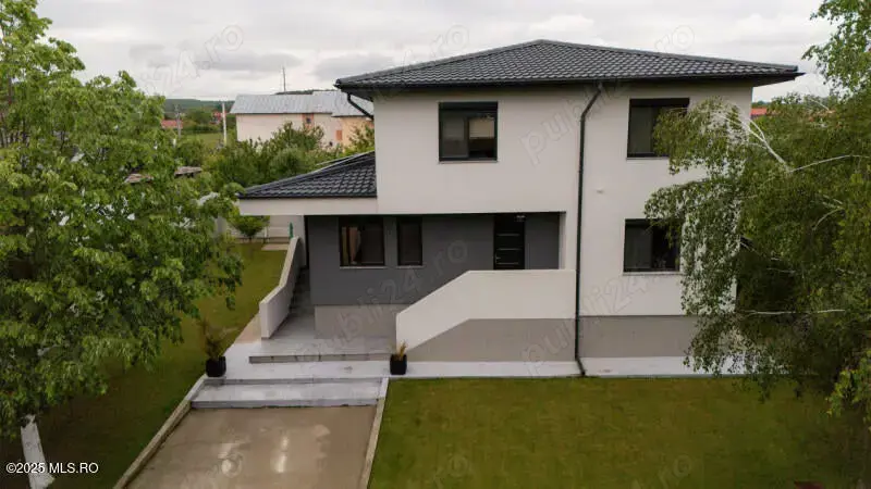 Bascov - Labusesti, Casa P+E, garaj, teren 809 mp!