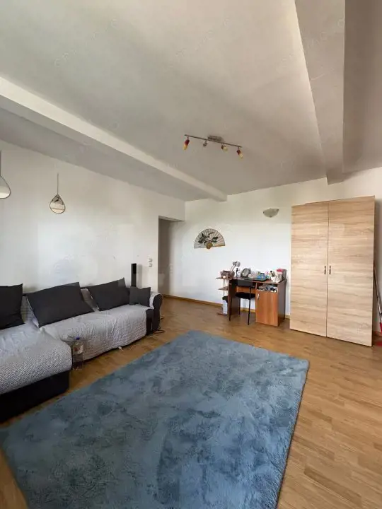 Apartament de vanzare, cu 2 camere, 52 mp, bucătărie inchisă, zona Zamca