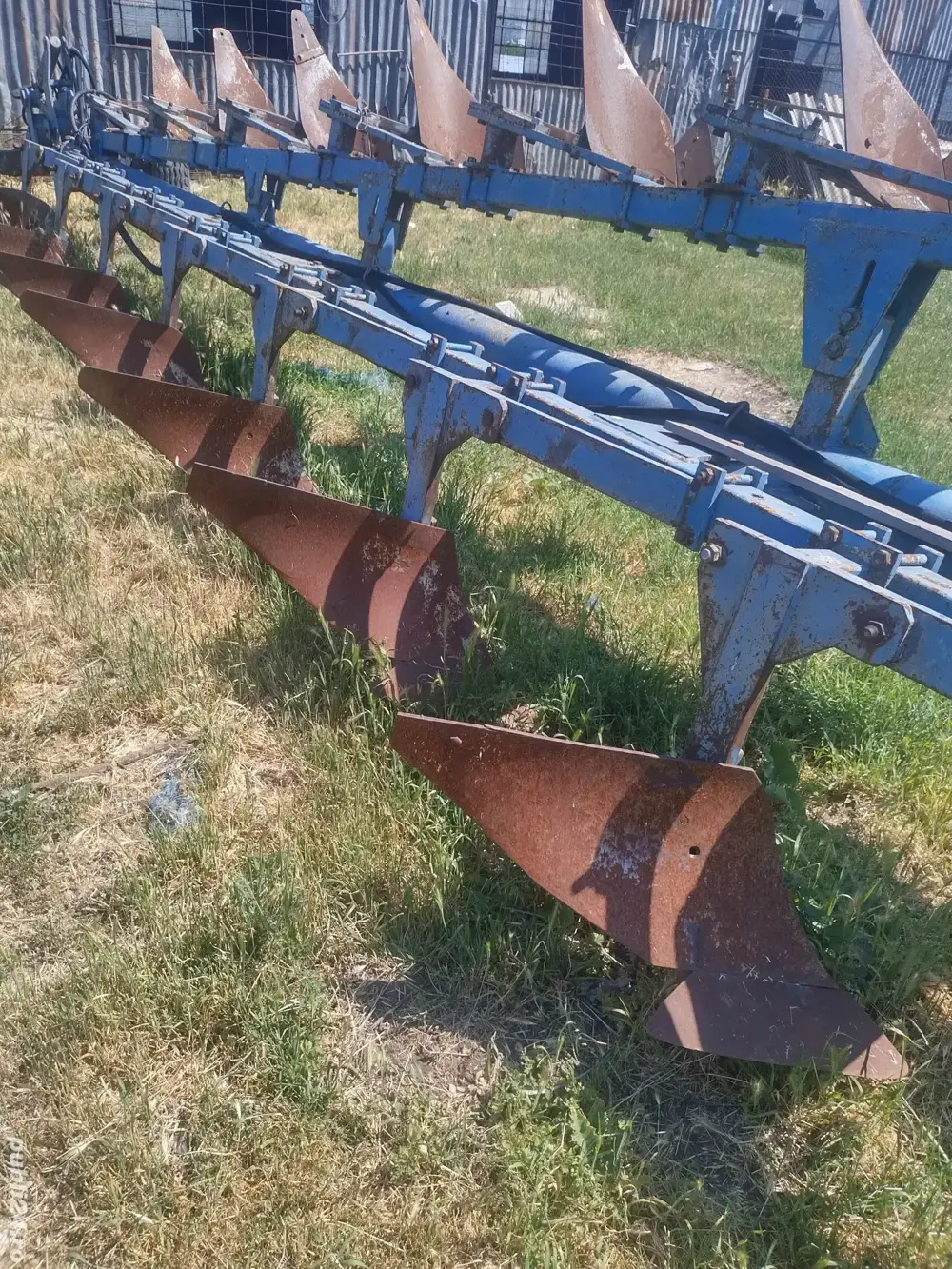 vînzare plug reversibil cu 8 brazde reversibil pr