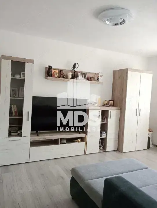 Decomandat cu 2 balcoane, mobilat si utilat