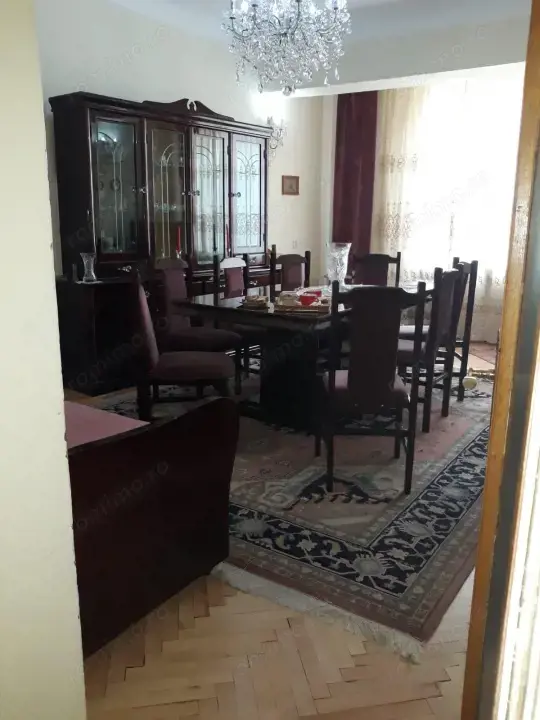 Vanzare apartament cu 3 camere, 75 mp, beci + garaj, ULTRACENTRAL