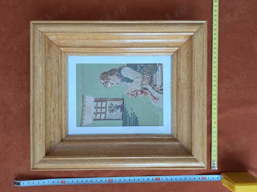 Goblen vechi cu rama din lemn lacuita si sticla peste goblen, model 1
