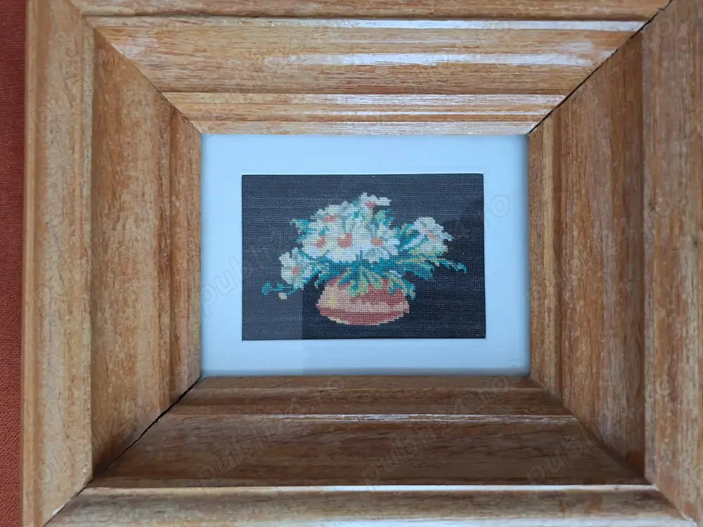 Goblen vechi cu rama din lemn lacuita si sticla peste goblen, model 3