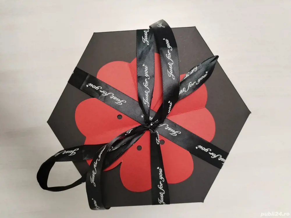 Cutie explozivă-surpriza un altfel de album foto