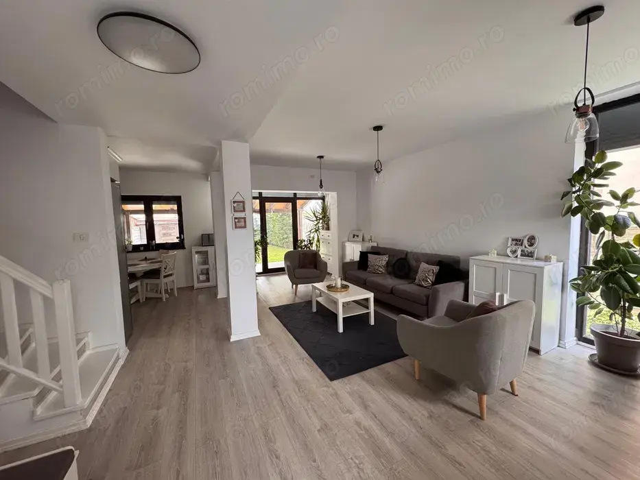 De vanzare duplex situat pe calea  Calea Urseni la 4 minute de Vila Contra