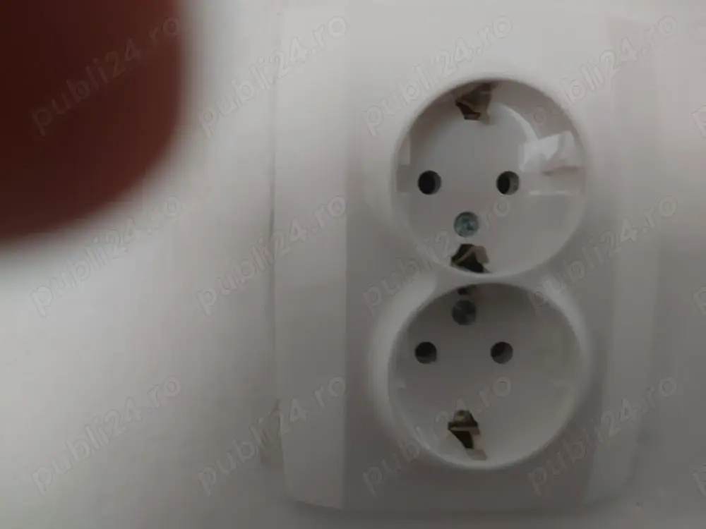 Vind teren intravilan ,8700m destinat constructiilor industriale si casa locuibila cu toate utilitat Vind teren intravilan ,8700m destinat constructiilor industriale si casa locuibila cu toate utilitat