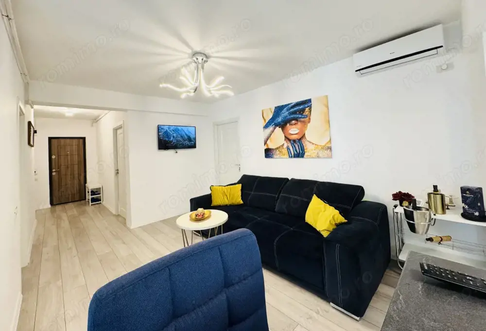 Apartament cu 3 camere complet mobilat si utilat, vedere spre  Mare 