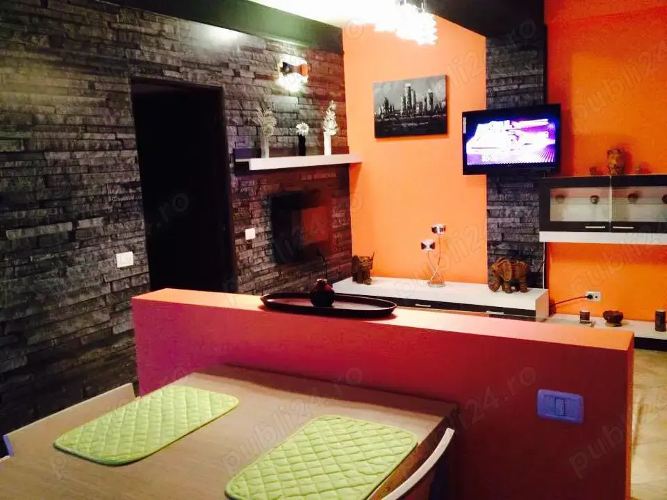 Proprietar, închiriez apartament modern...