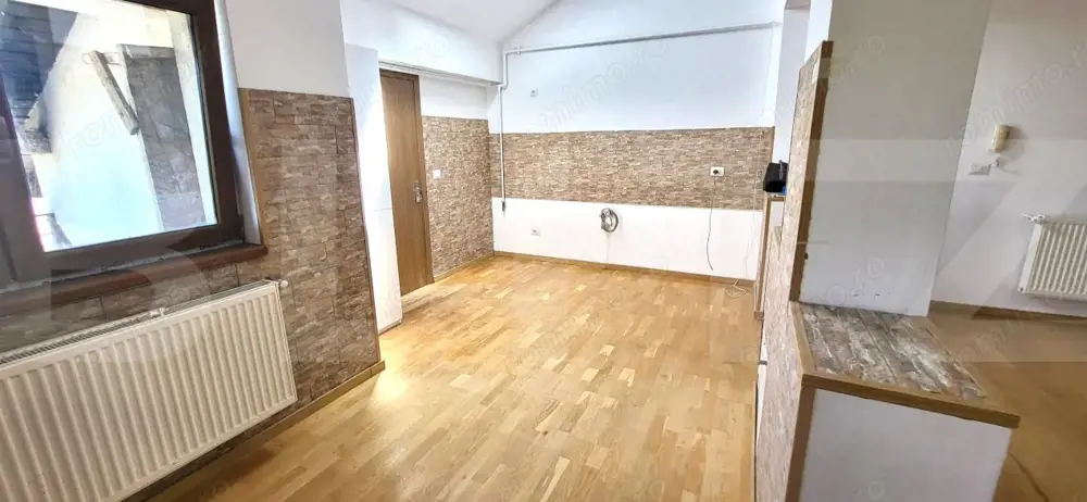 De vanzare apartament cu 3 camere foarte spatios!