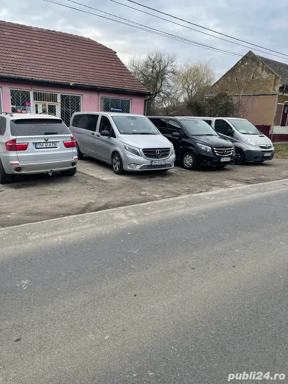 caut sofer cu experienta pt transport de persoane 