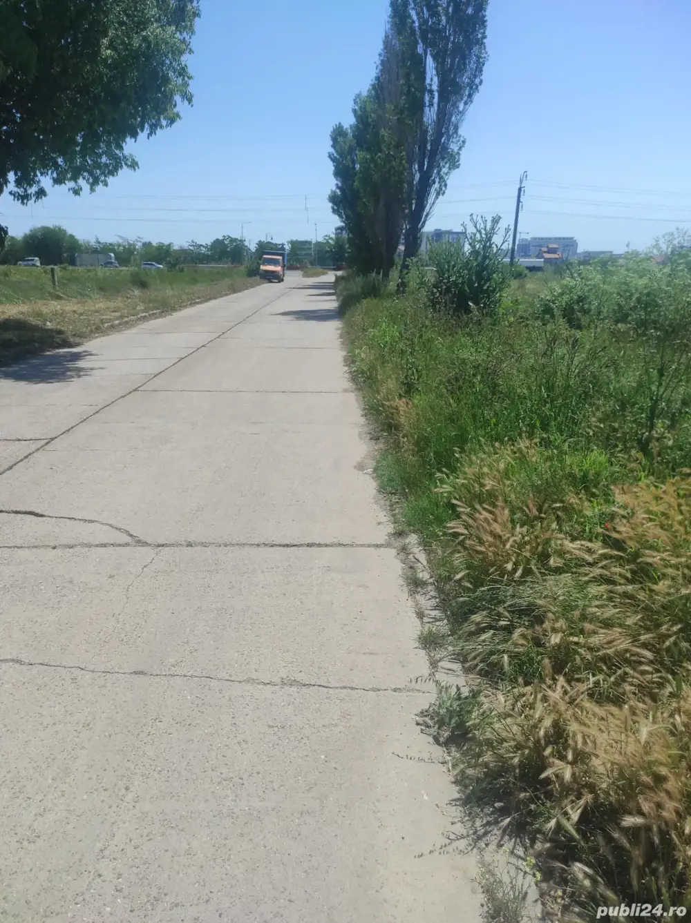 vand teren 1000 mp Navodari