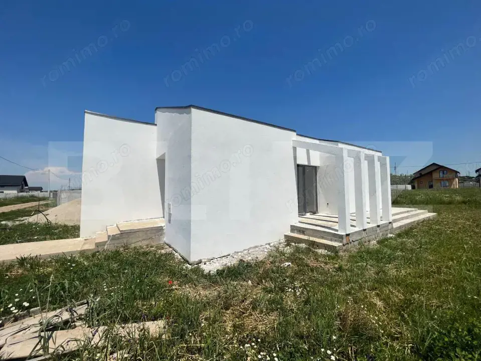 Casa pe parter cu un design deosebit, zona nordica / Simnicul de Jos