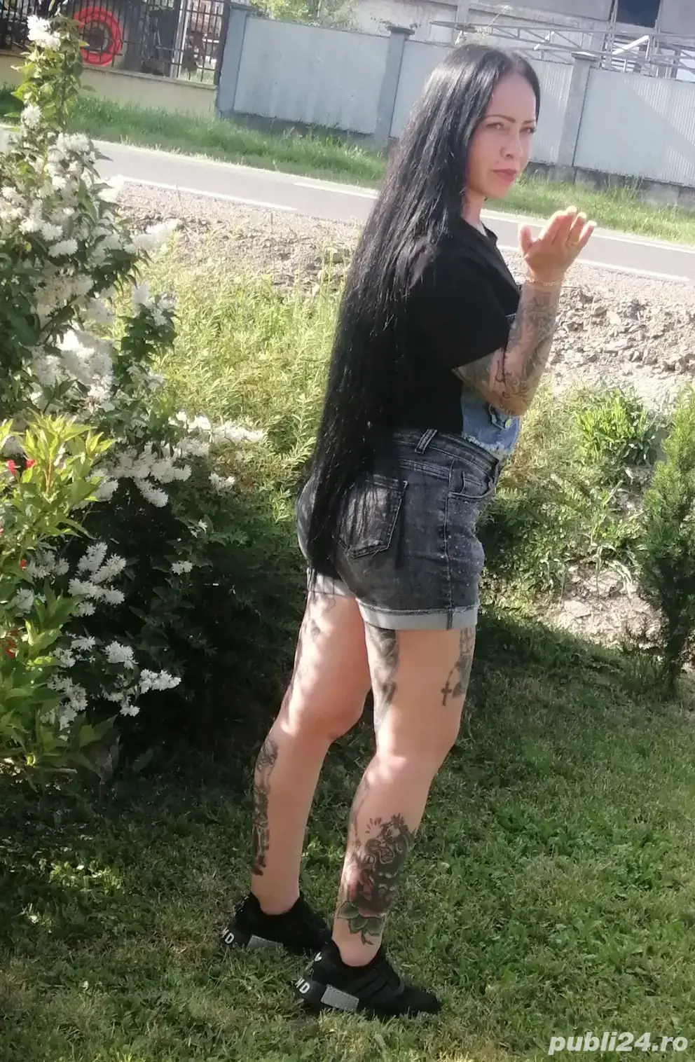 ca să ajungi la mine ne desparte doar un telefon