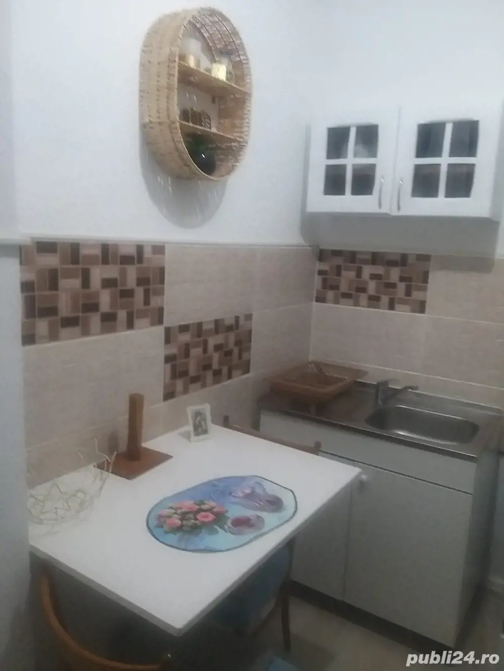 Închiriez garsoniera confort 1