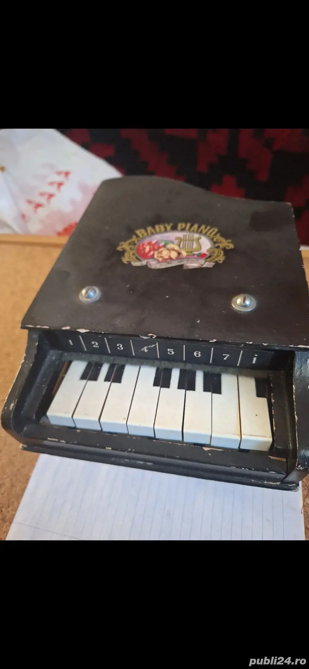 Baby piano vintage