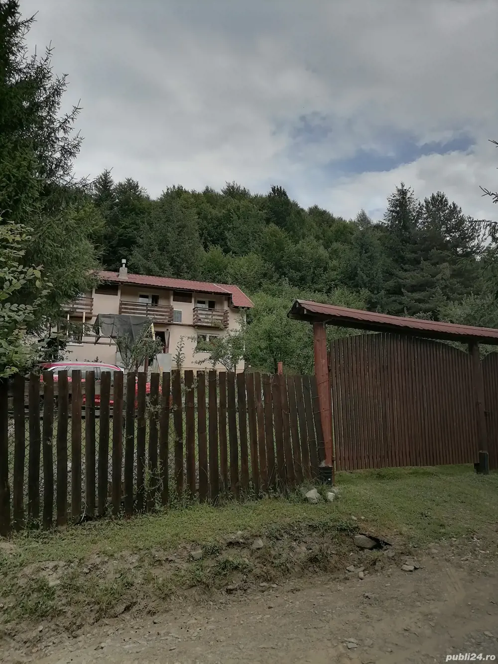 Casa de vanzare.  Casa de vanzare.