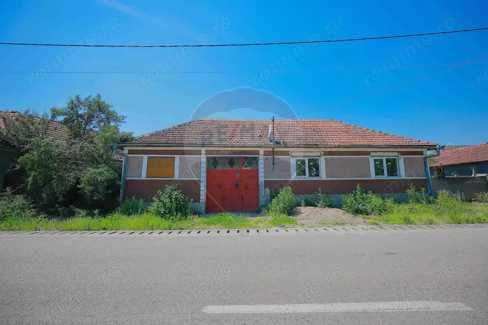 Casă  cu 3 camere și teren 4,342 mp de vânzare în Valea Mare de Codru