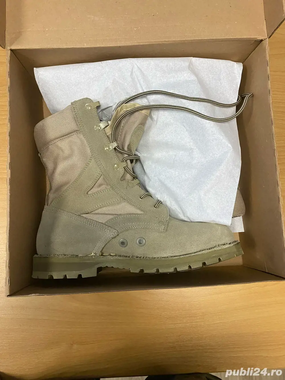 Bocanci piele intoarsa