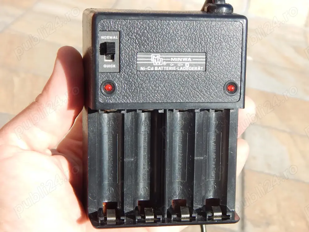 Incarcator adaptor baterii AA x4 Minwa MW 297 cu optiune quick charge 
