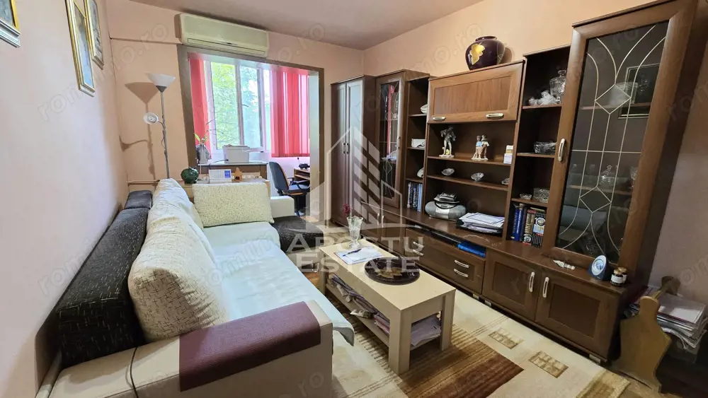 Apartament cu 3 camere, etaj intermediar, zona Dacia