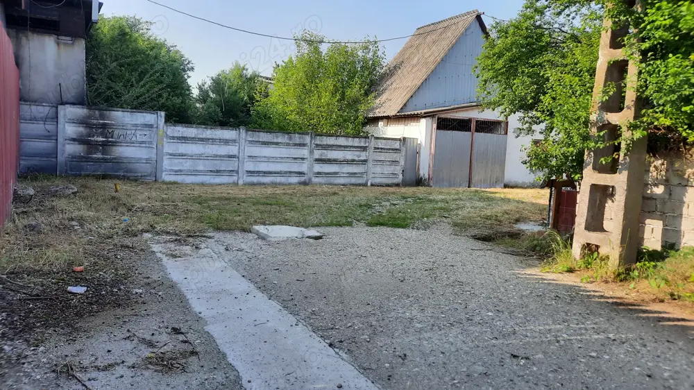 Clădire cu teren intravilan de vânzare  Clădire cu teren intravilan de vânzare