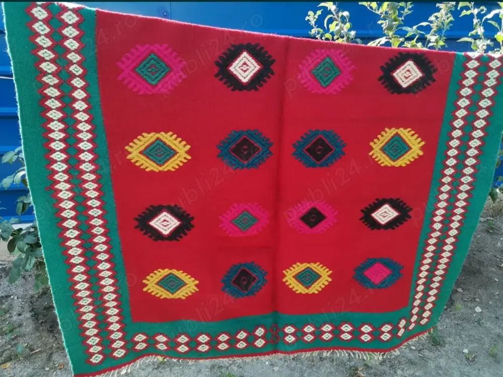 Macate din lana tesute manual