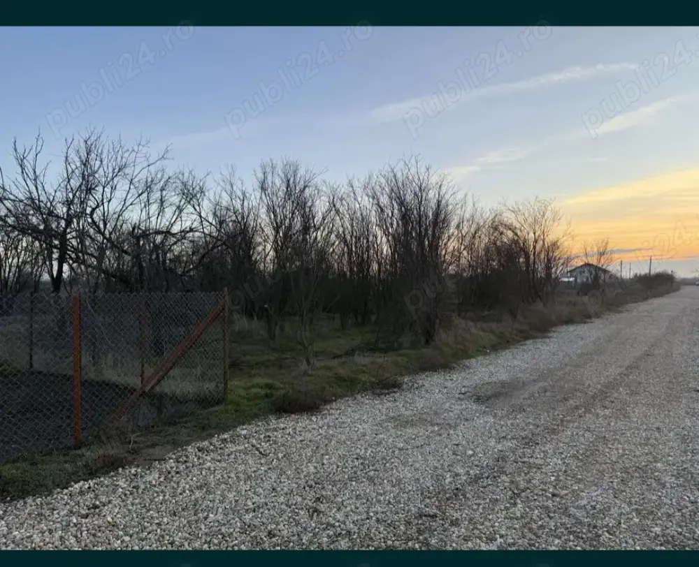 Teren intravilan de vânzare