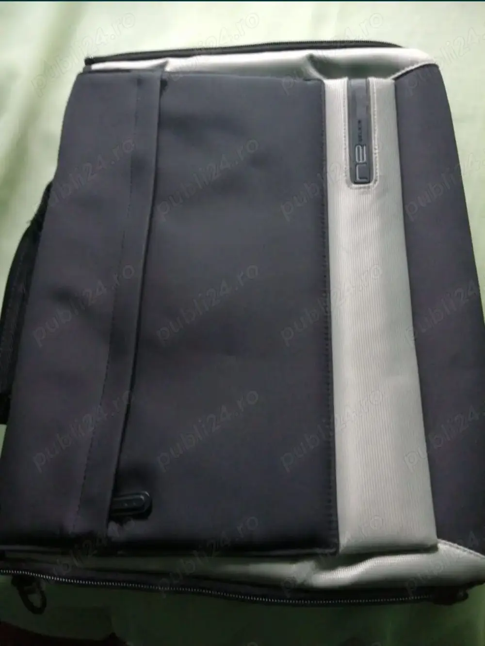 Vand geanta laptop noua Belkin originala 