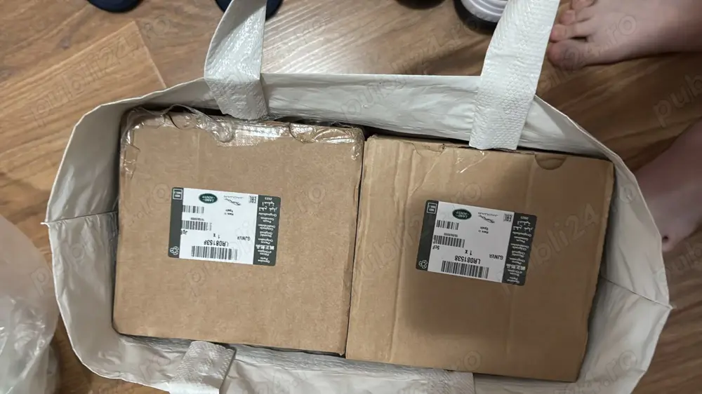 Butuci roti Land Rover 4 buc plus piulite NOI