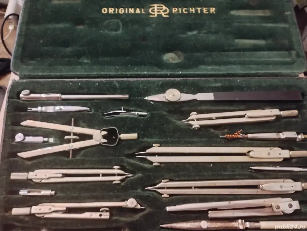 vând două truse compas