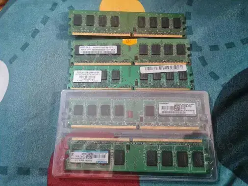 Memorii ram -DDR 2-2G-X18buc--36G-DDR-3-2G-X-20 buc--40G