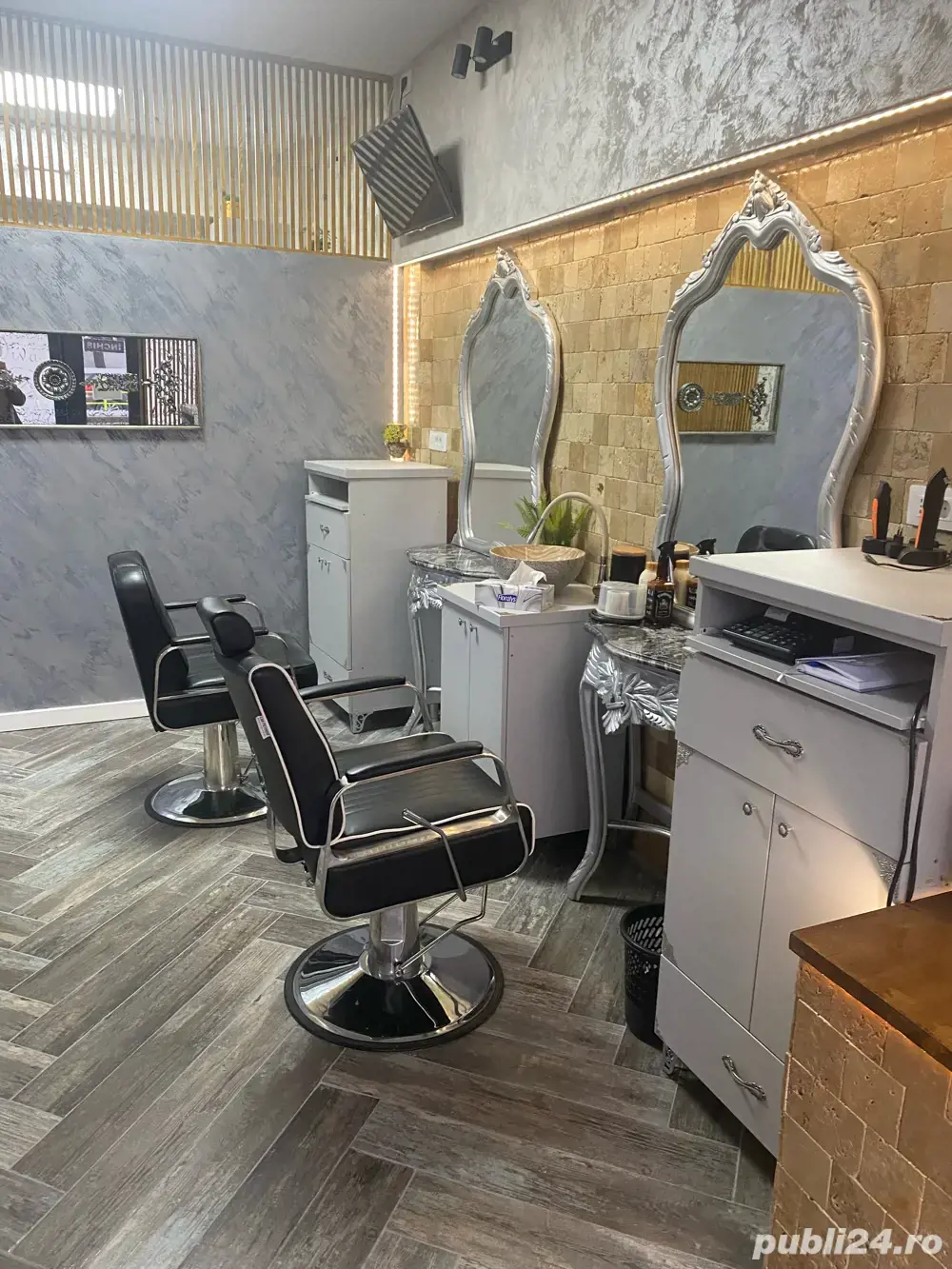 Inchiriez scaun frizer  Inchiriez scaun frizer