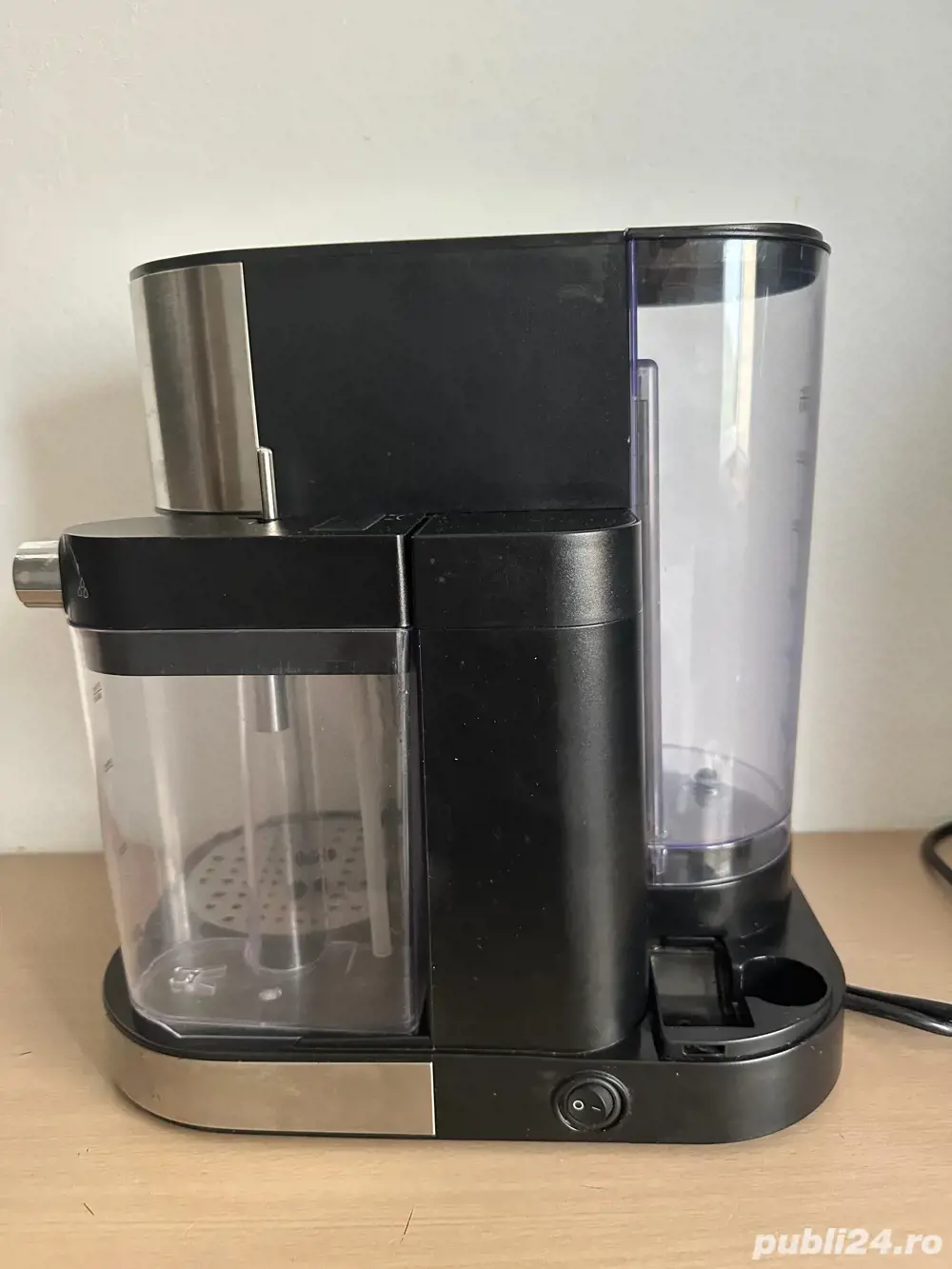 Espressor semi automat Studio Casa Barista Latte cu rezervor lapte