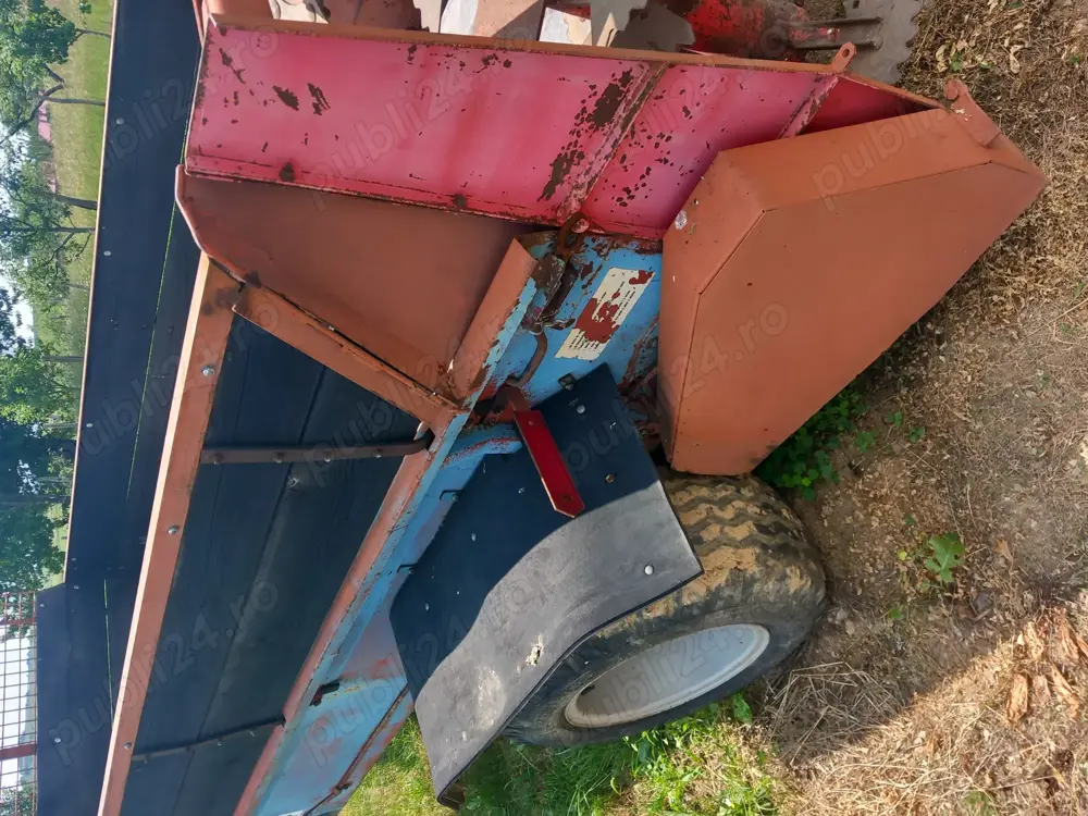 Vând remorca gunoi  Vând remorca gunoi