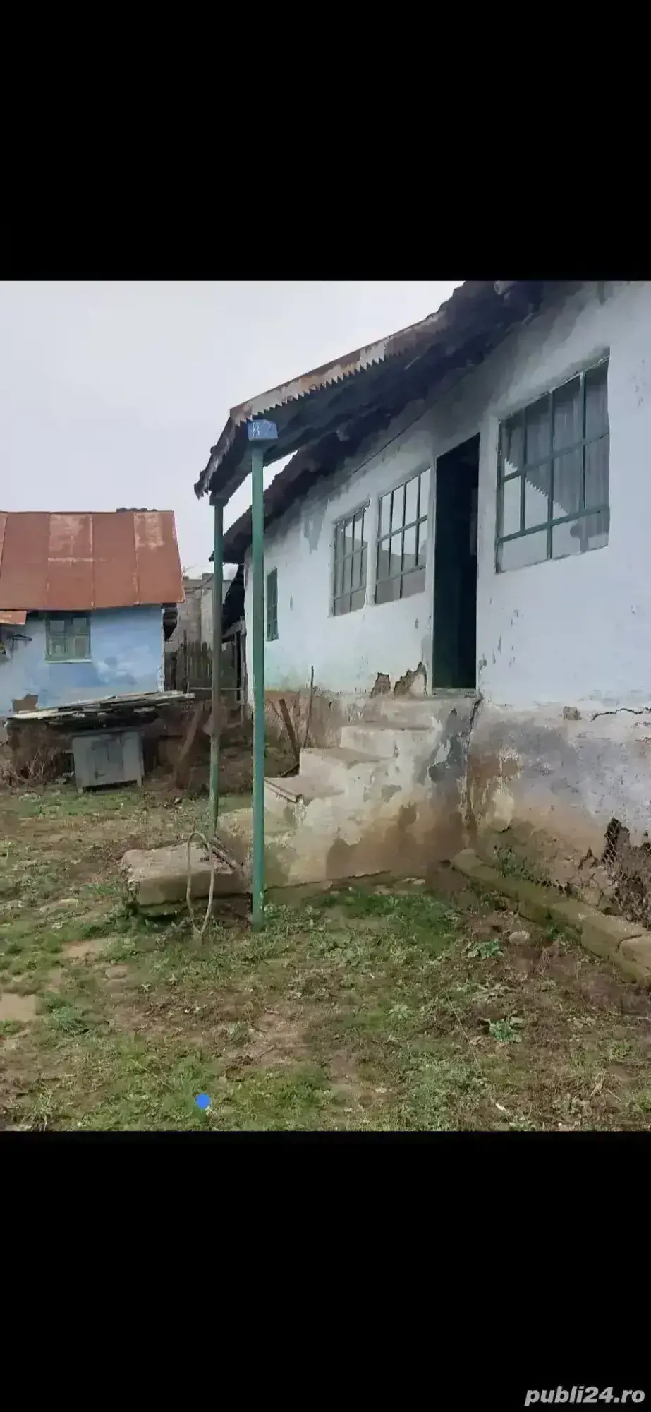 vând casă  vând casă