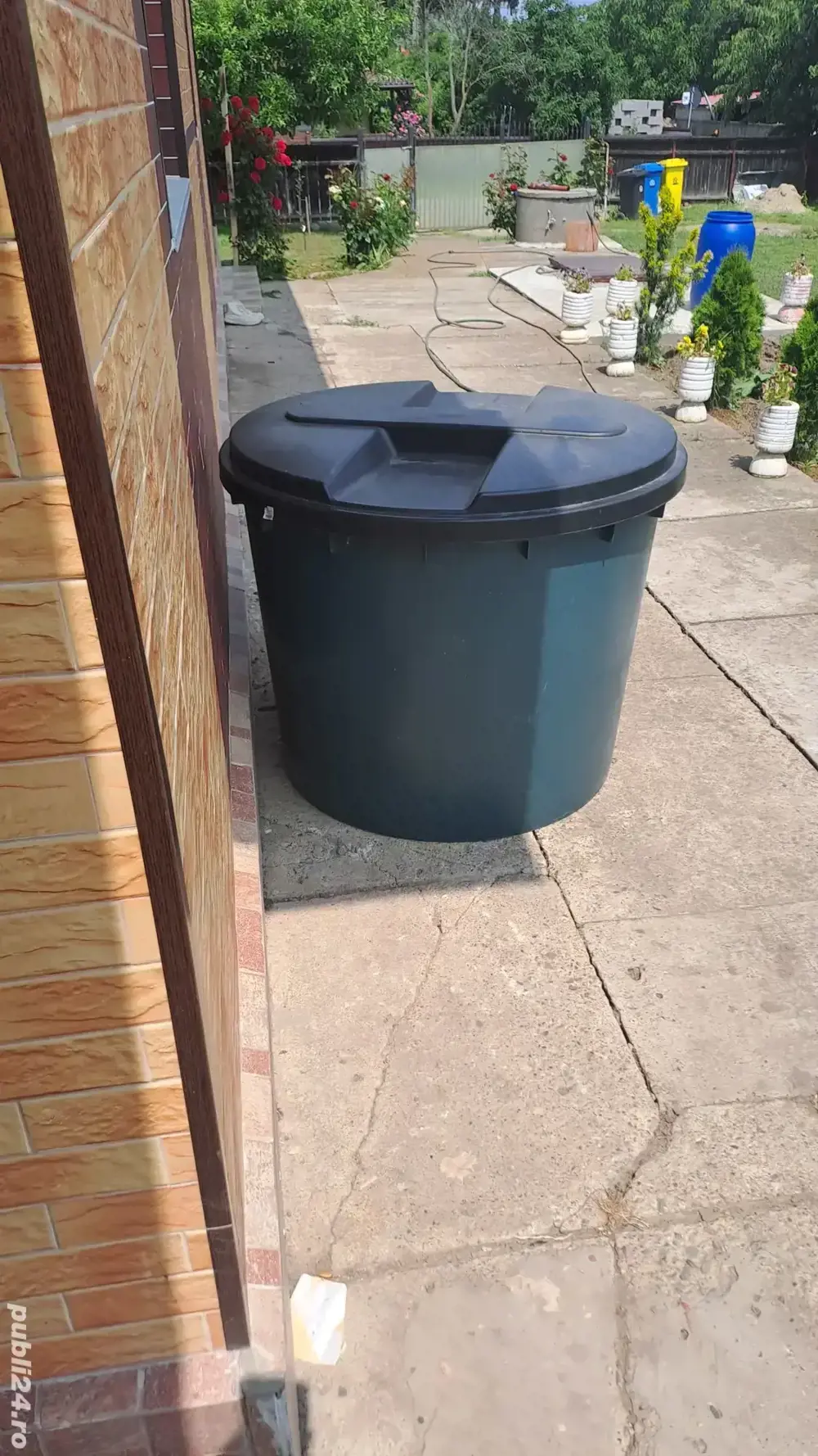 vind 2 butoaie plastic 500L  si 250l 