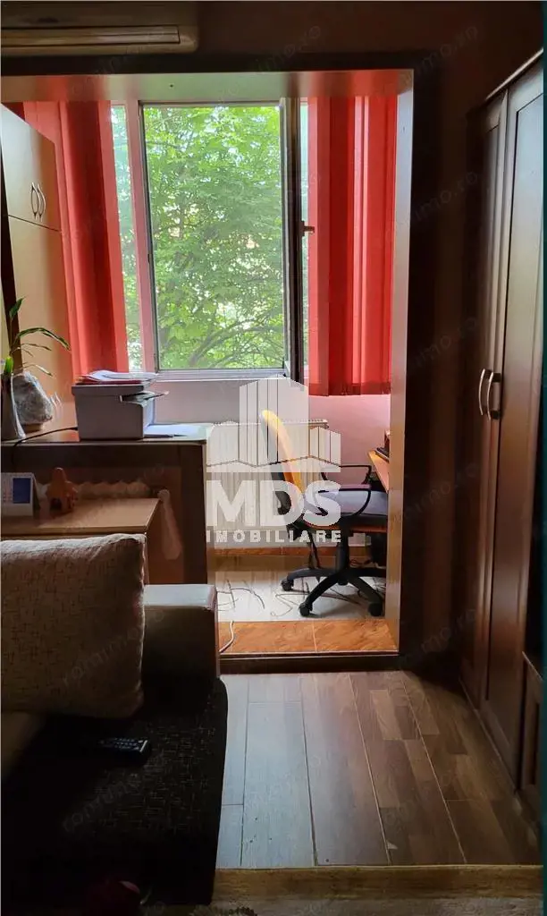 Apartament cu 3 camere la etajul 1 in Piata Dacia