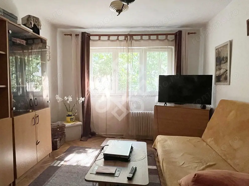 Apartament cu 3 camere de vanzare la etajul 2 in Nufarul