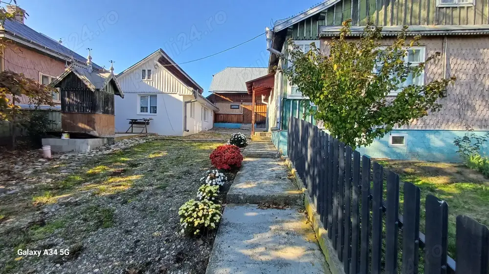 Vând casa  Vând casa