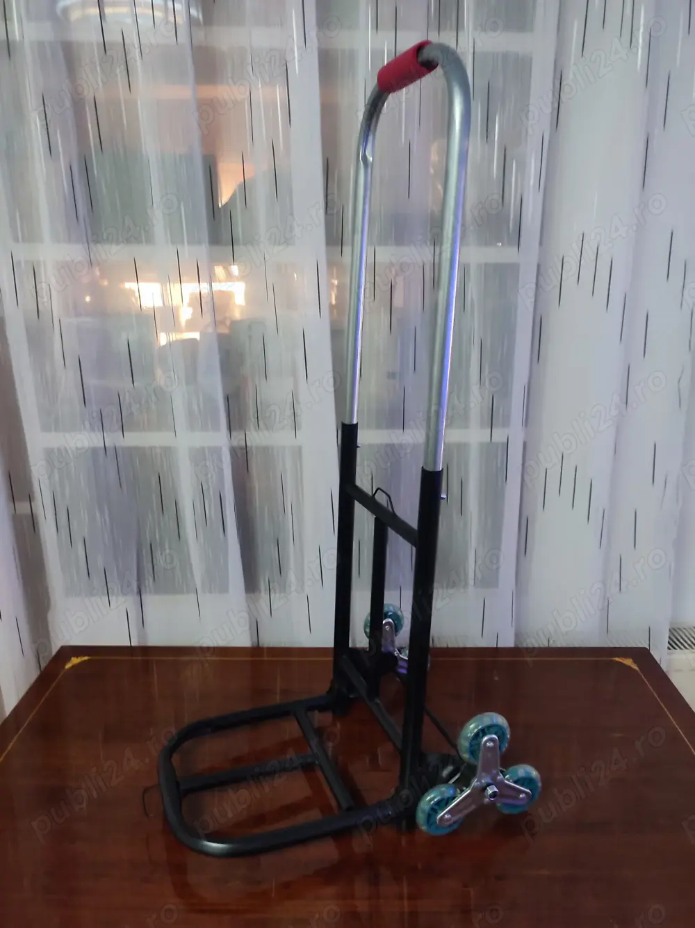 Carut pentru marfa, solid, ax cu 3 roti pentru urcari mai usoare