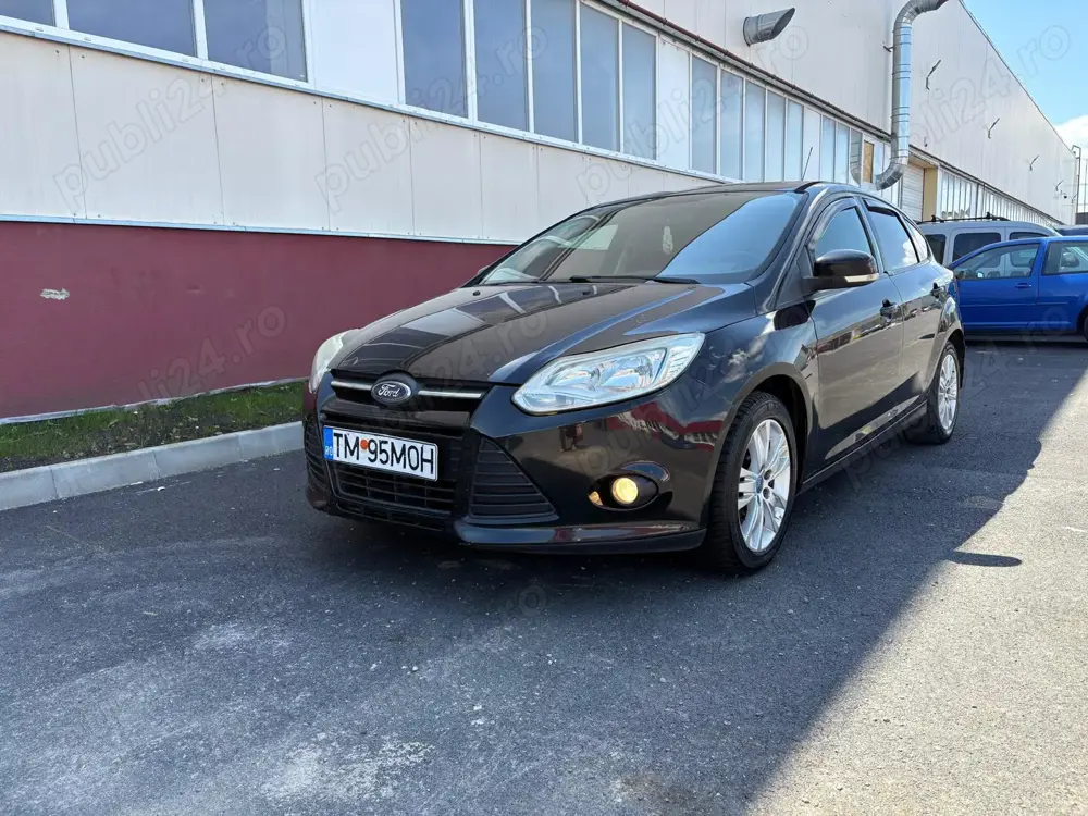 Vând Ford Focus 1.6 l 2011
