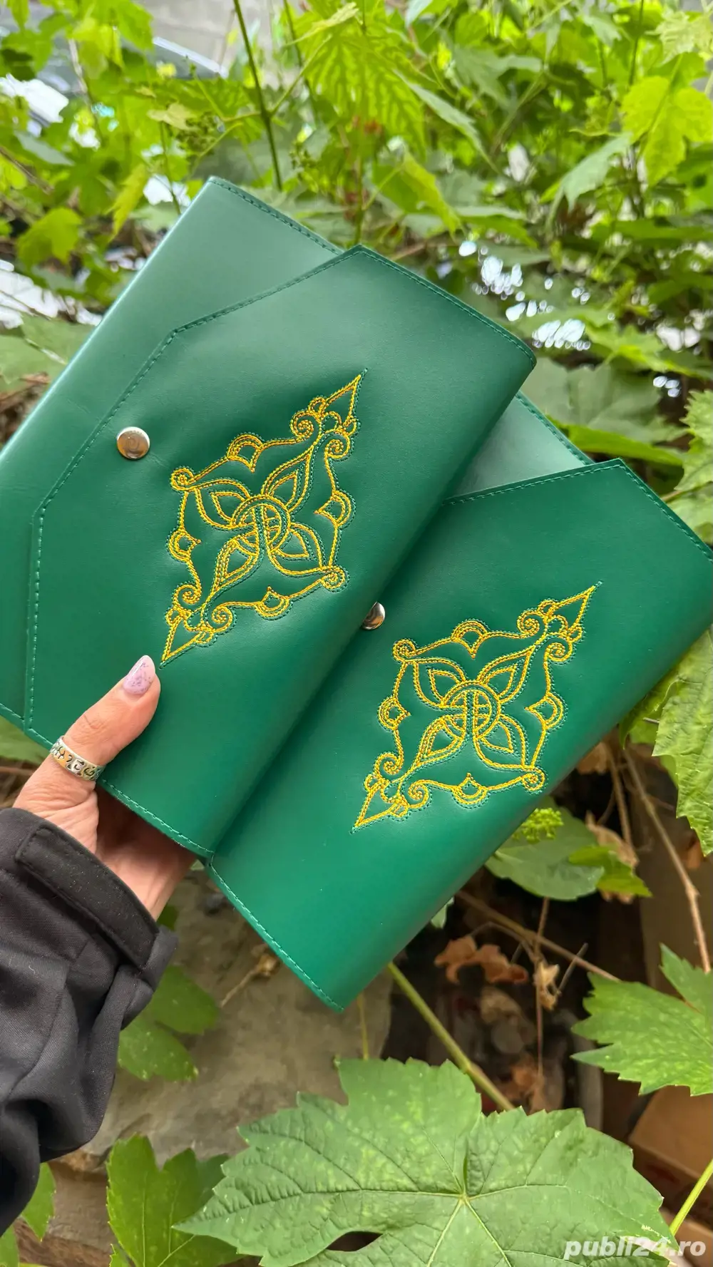 personalizari de accesori prin broderie pe piele sau textil