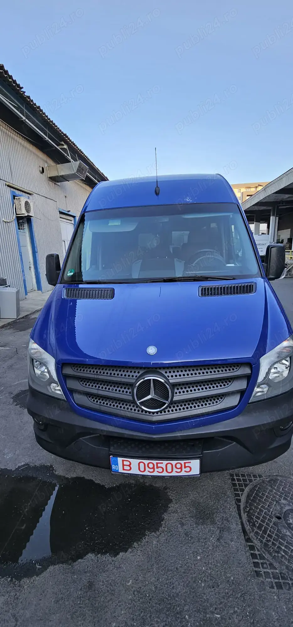 Inchiriez microbuz 8+1 cu sofer