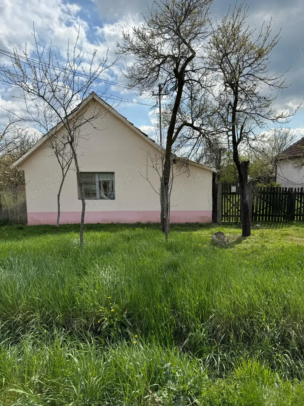 Teren intravilan cu casa batraneasca in vatra satului Dragsina