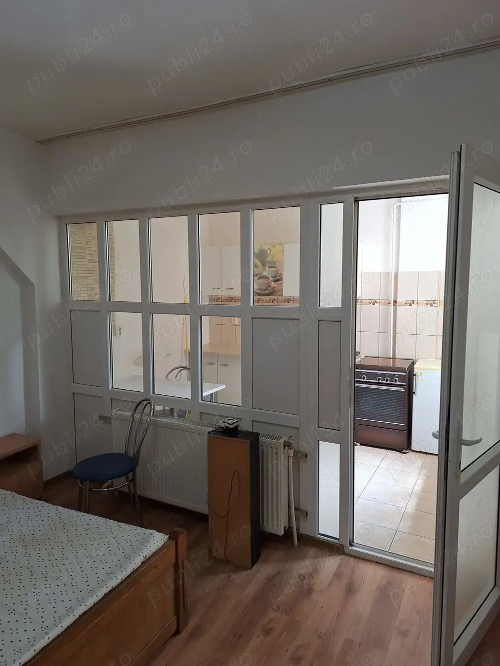  vand garsoniera mobilata si dotata tot confortul