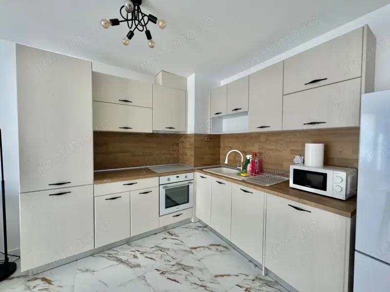 Apartament de 2 camere in zona Coresi-Tractorul