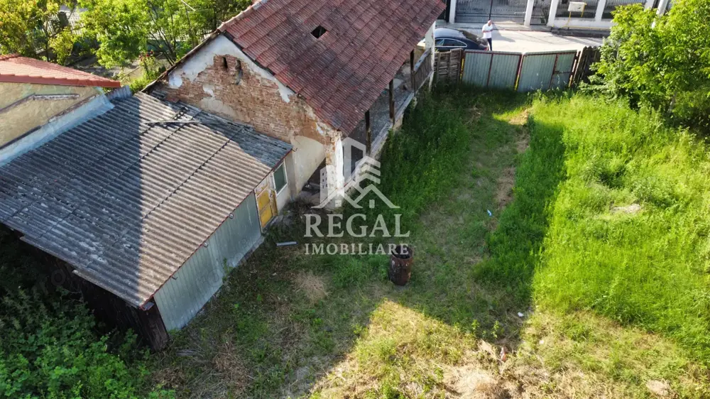 Casă de vânzare cu teren generos – 2.500 mp