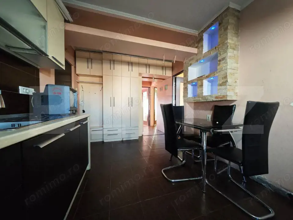 Apartament de vanzare, cu 3 camere, 70 mp, zona Iosia-Nord