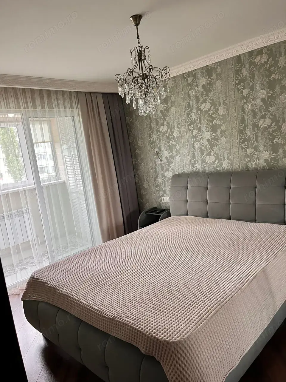 Inchiriem apartament de 3 camere zona 1 Decembrie 